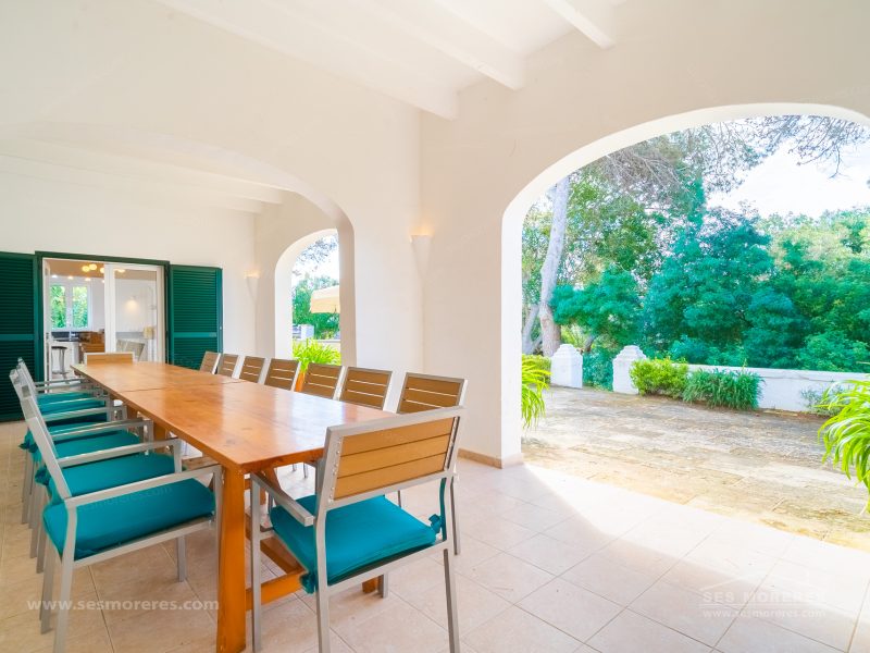 SESMORERES LUXURY PROPERTY Equipo de profesionales cualificados en fotografía y vídeo aereo con drones. Operador certificado AESA.