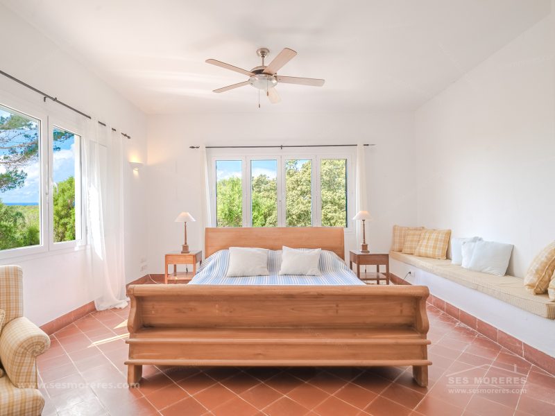 SESMORERES LUXURY PROPERTY Equipo de profesionales cualificados en fotografía y vídeo aereo con drones. Operador certificado AESA.